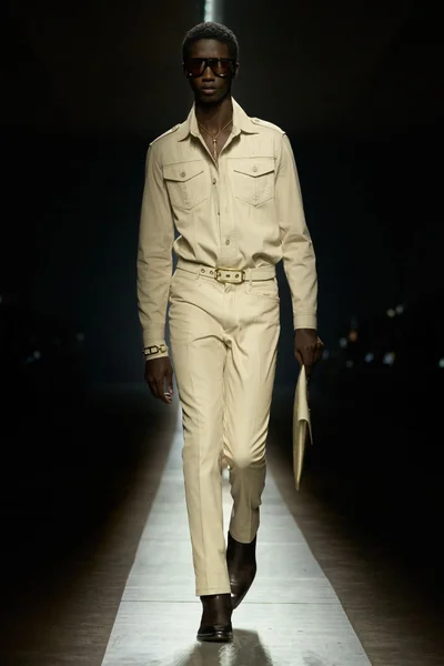Look 10